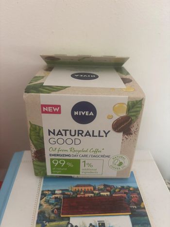 Nivea naturally huile de café neuf