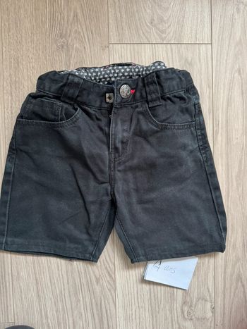 Short 4 ans