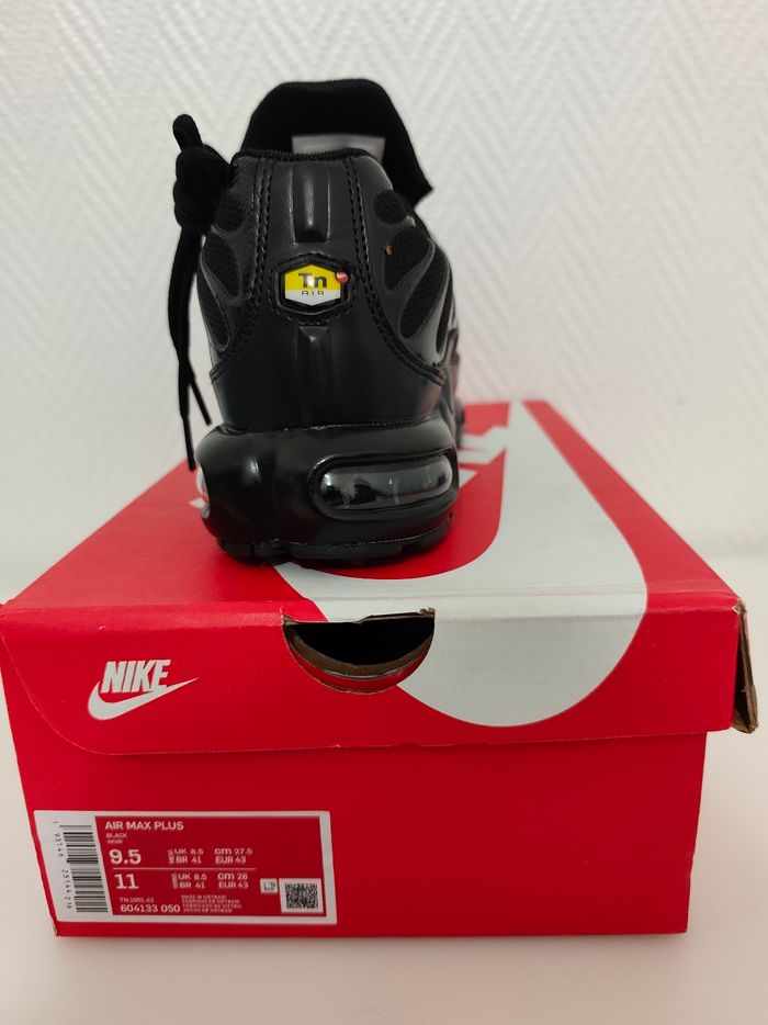 Nike air Max plus taille 43 Neuf avec étiquettes et emballage. - photo numéro 3