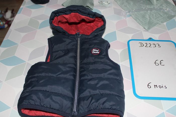 D2293 - doudoune sans manche garçon 6 mois