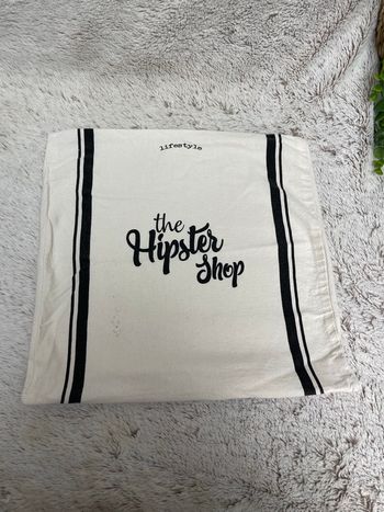 Housse de coussin crème écriture noir - Maison du monde 