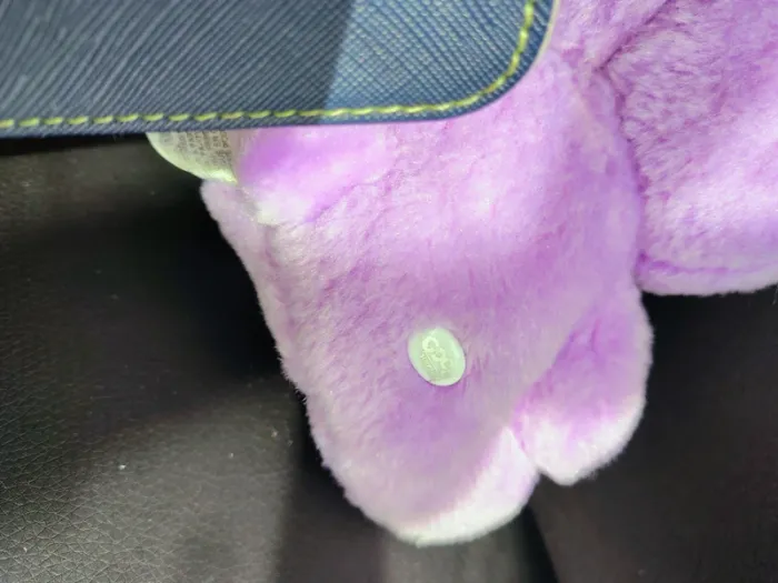 CoComelon
Dans Cônes peluche Classiques, ours lilas violet yeux brillants Fizzy - photo numéro 3