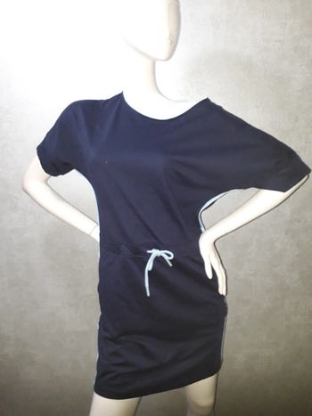 robe style sportwear avec rayure sur les cotés taille 38/40