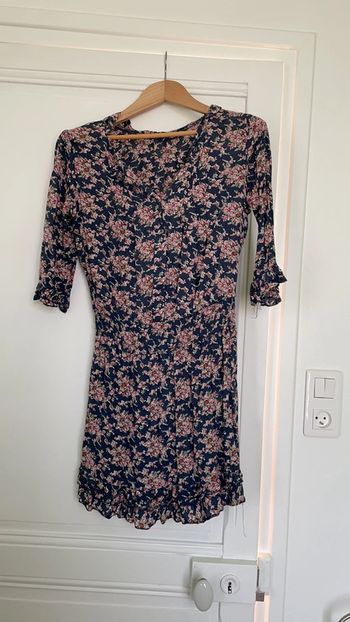 Robe Fleurie taille S marque Leslly