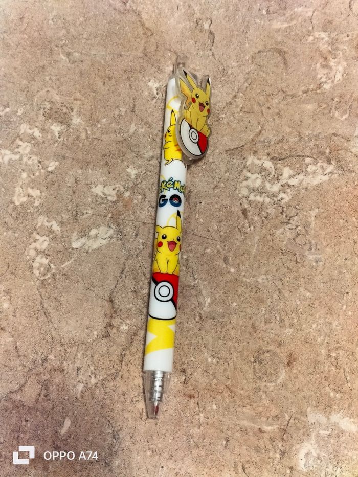 Pokémon 🖤 Stylo Pikachu