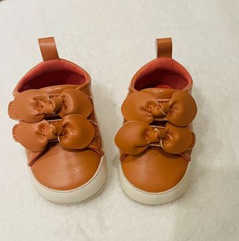 Petites chaussures à scratch couleur corail 1 à 6 mois