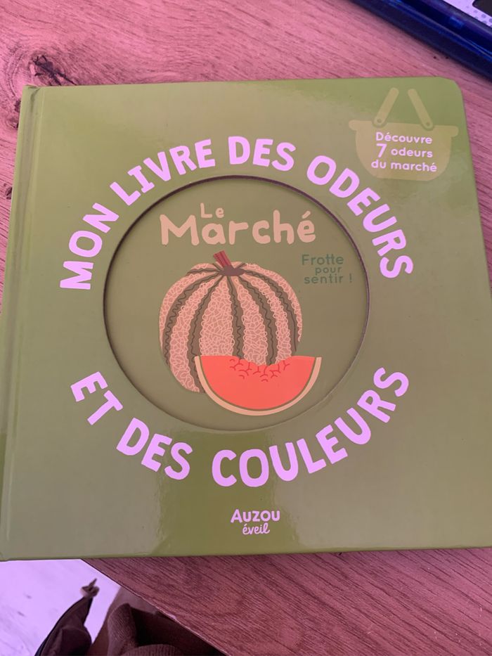 Mon livre des odeurs et des couleurs - neuf