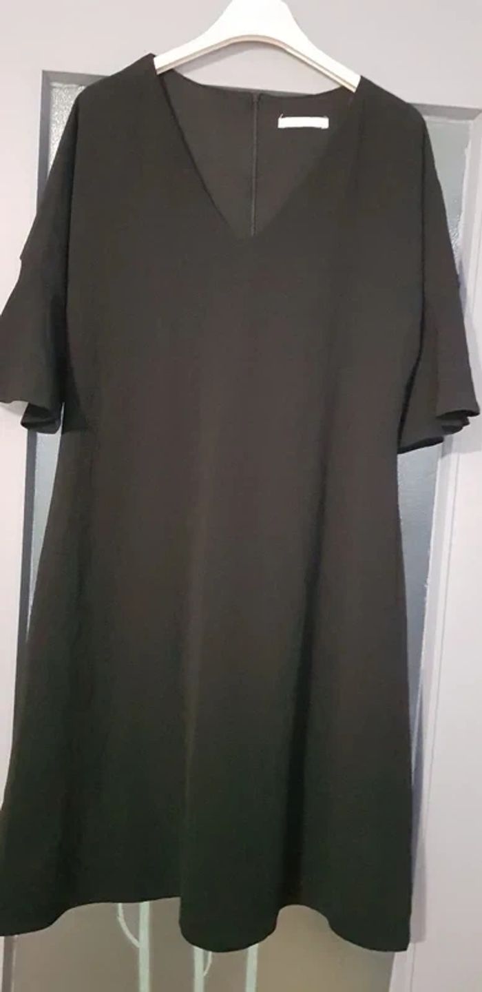 Jolie robe noire neuve 48 - photo numéro 1