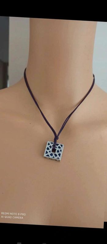 Collier pendentif  cube aubergine  argenté