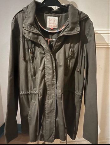 Veste kaki à capuche