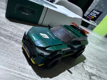 Safety Car Medical car F1 Aston Martin