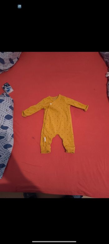 Pyjama 1/2mois en excellent état