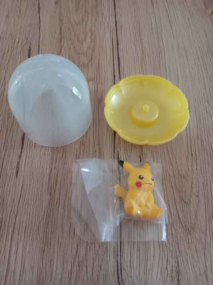 Petite figurine pokemon pikachu