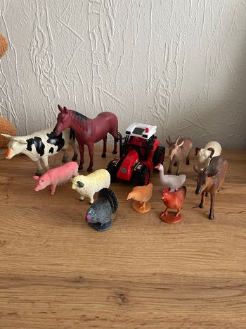 Lot/set d’animaux de la ferme + tracteur