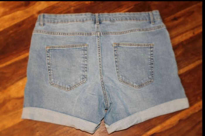 Short jean’s  – Bleu clair – Esmara - 44 - photo numéro 2