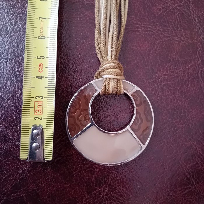 Collier beige - photo numéro 4