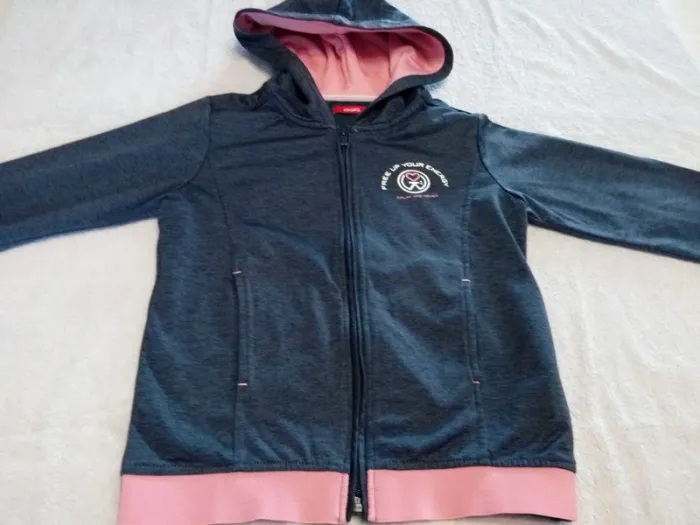 Sweat Okaïdi 8 ans (réf perso G-A42)(familleac72)