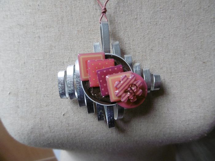 collier tissu avec pendentif alu - photo numéro 4