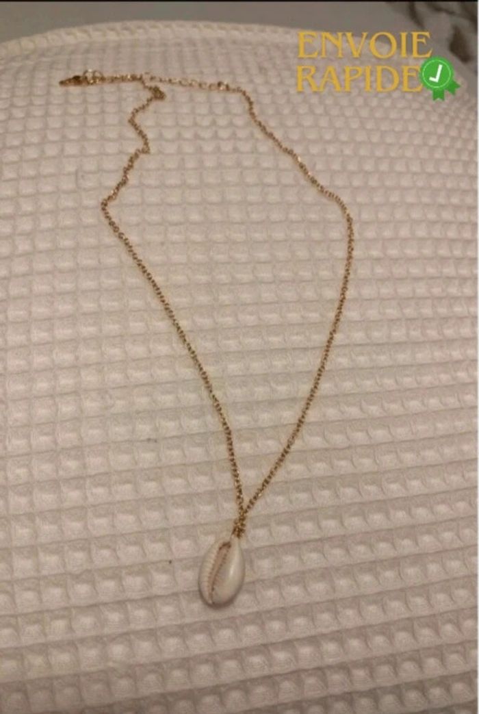 Collier doré pendentif coquillage 3D chaîne longue et réglable, état neuf