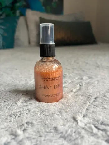 brume pailletée corps shiny date