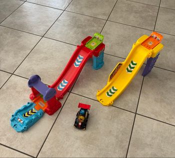 Piste de course tut tut bolide