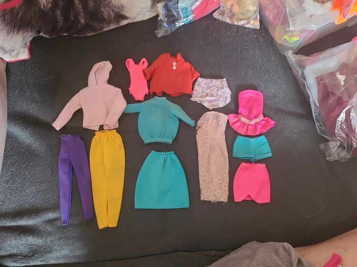 Lot Vêtements barbie