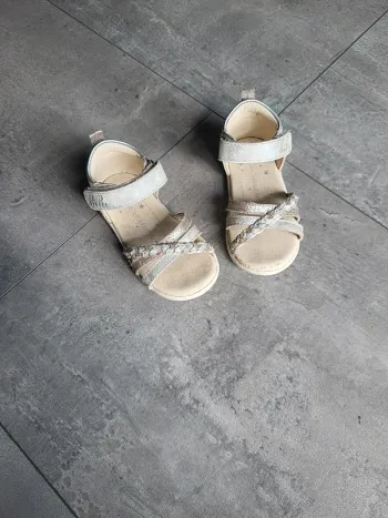 Sandales