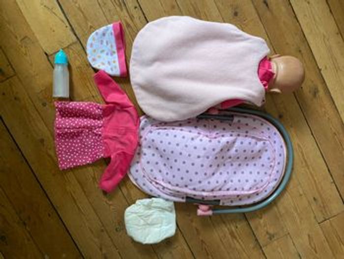 Lot poupée habillée transat gigoteuse biberon couche - photo numéro 5