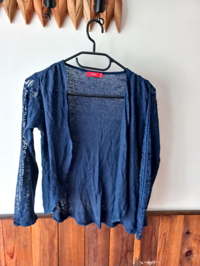 Gilet avec dentelle sur les manches