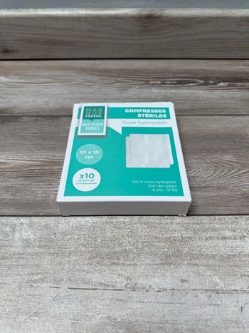 Compresse stérile 10 x 10 cm.