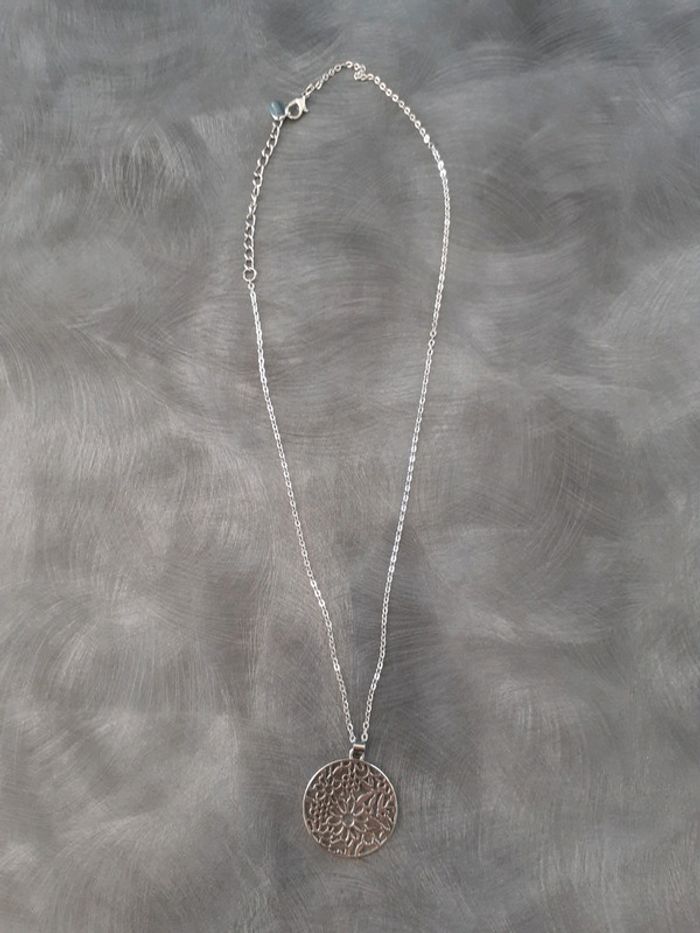 Pendentif avec chaine