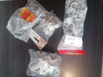 lot d'attaches câbles, clips de fixation et équerres