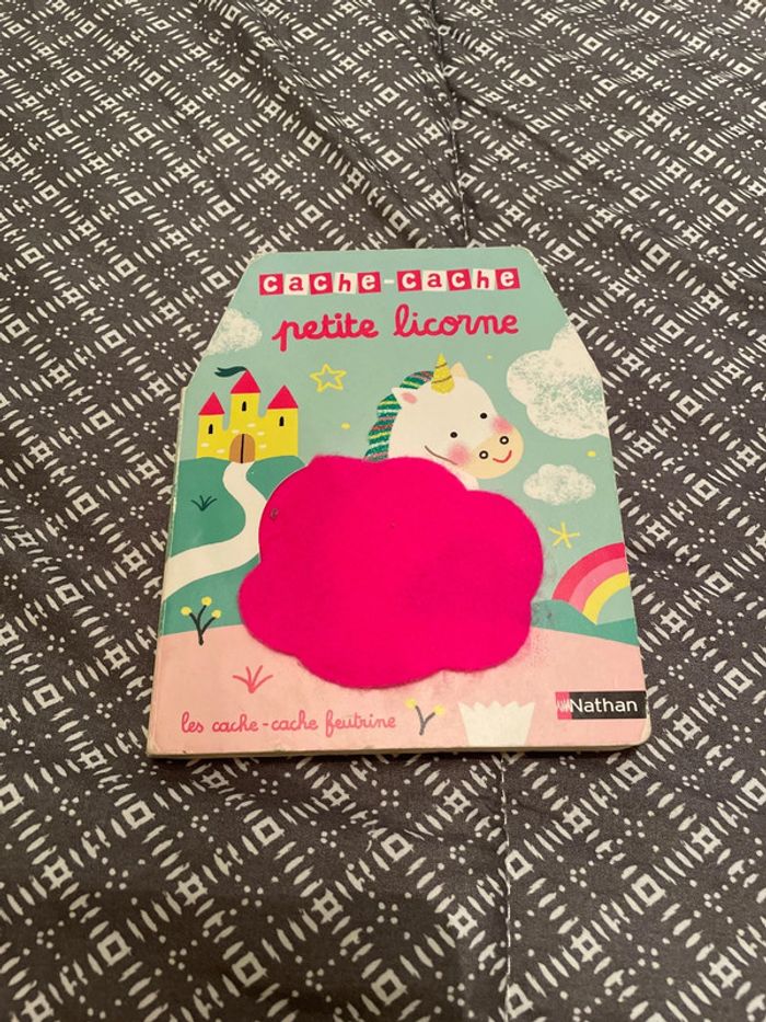 Livre cache cache petite licorne
