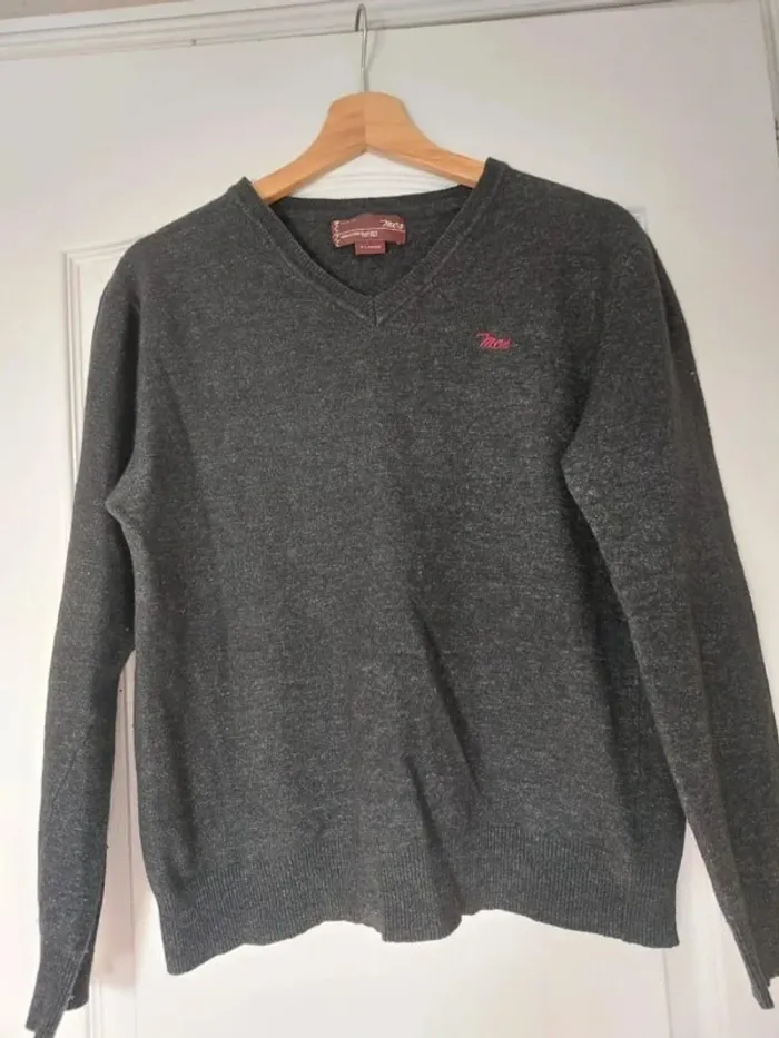 Pull noir Malboro
