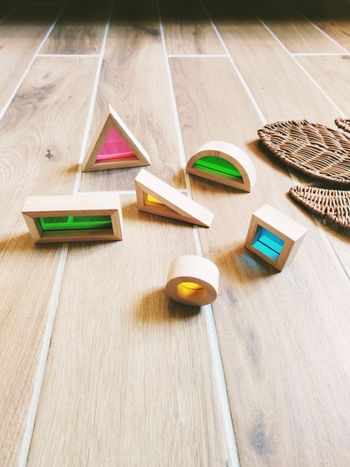 👶Lot de 6 blocs miroirs prismes multicolores en bois d'hevea JB987