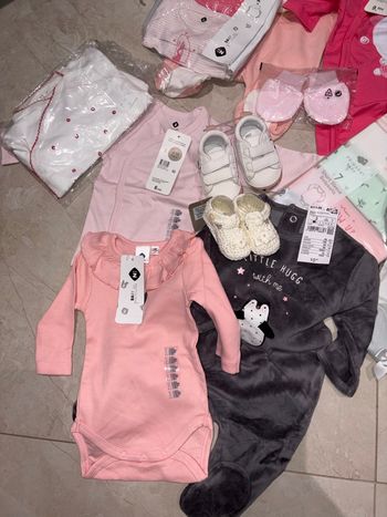 Lot vêtements neufs 