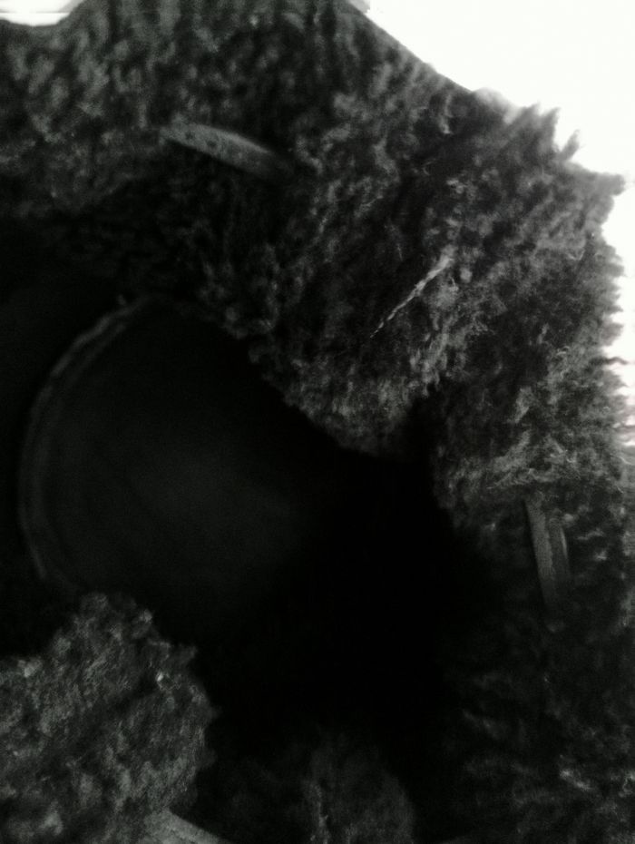 UGG sac noir en peau véritable. - photo numéro 4