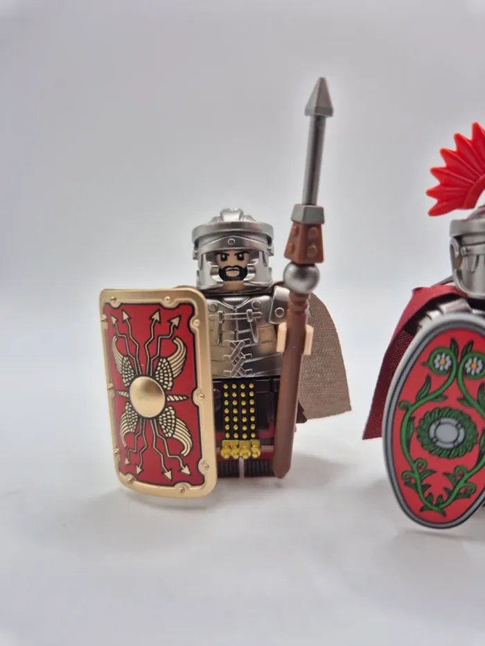Figurines type lego Centurion + 2 soldats légionnaires romains - photo numéro 3