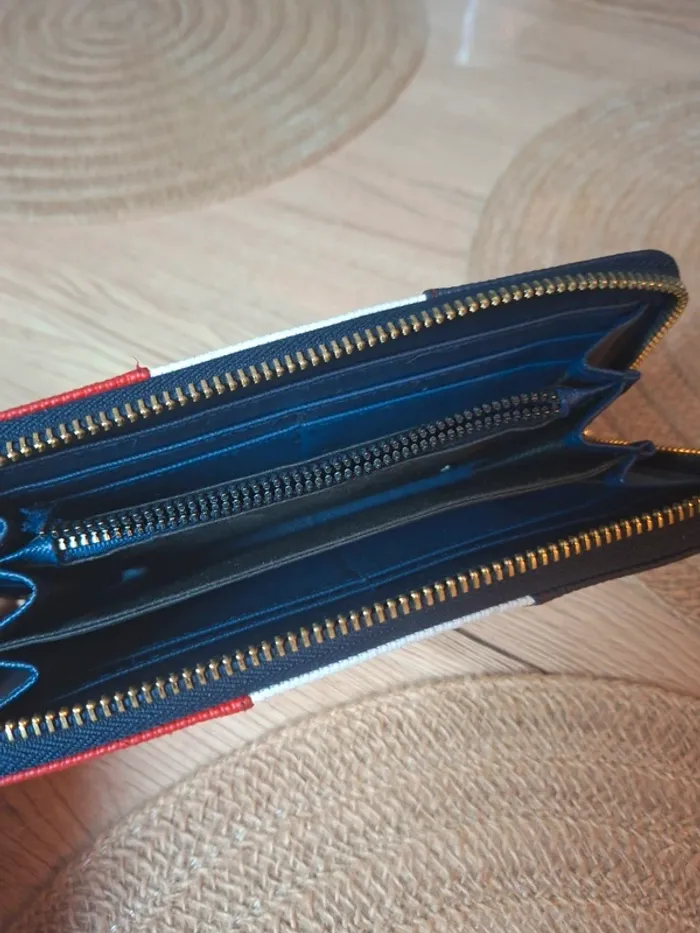 Portefeuille Tommy Hilfiger tricolore – logo doré - photo numéro 6