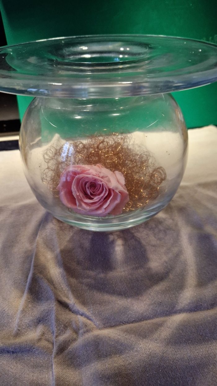 Vase avec rose eternelle