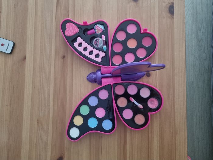 Maquillage papillon - photo numéro 2