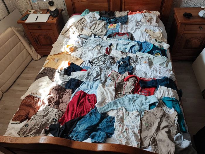 Lot d'une soixantaine de vêtements 3 mois