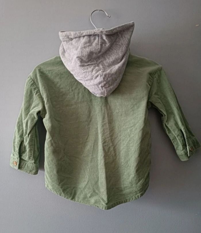Chemise H&M verte avec capuche – 18mois - photo numéro 7