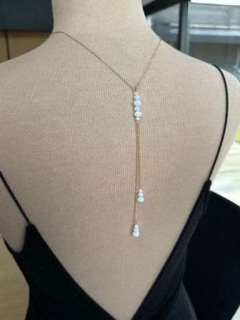 Collier dos or laiton et perles biseautées en cristal blanc / Ateliersdisa