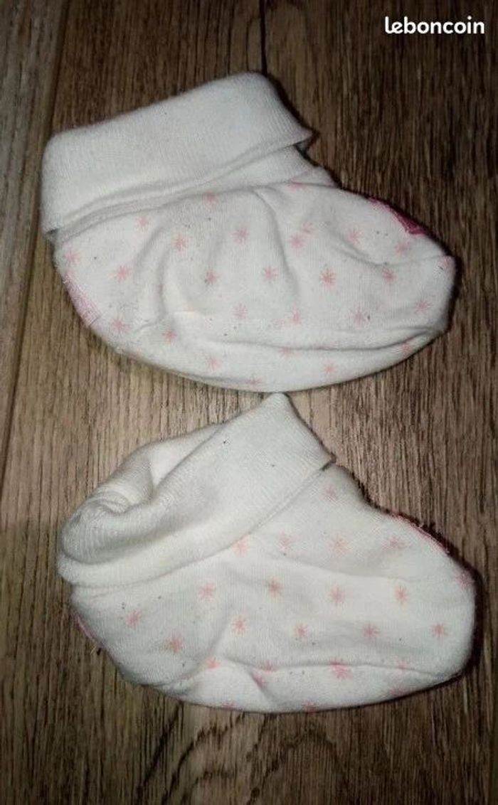 Lot bonnet chaussons blanc pois rose fille grain de blé taille 1 mois - photo numéro 2