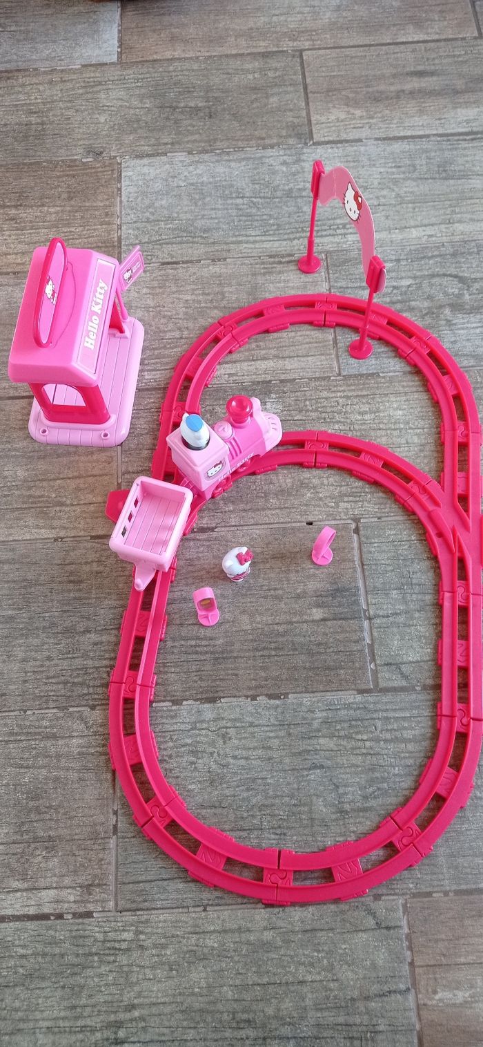 Jouet 1er âge, train Hello Kitty, Sanrio, BEG