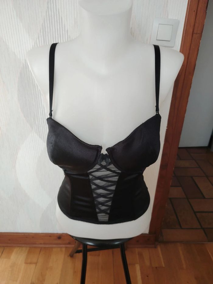 Corset sexy satiné et dentelle - photo numéro 9