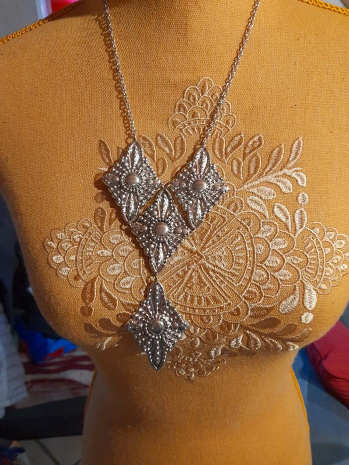 Collier doré - photo numéro 2