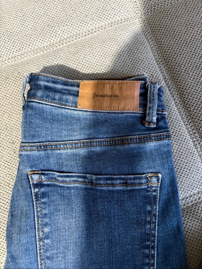 Jean slim déchiré effet destroy – Taille 38 - photo numéro 3