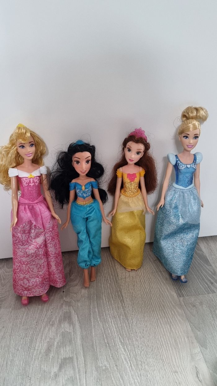 🌸Lot de 4 barbies princesses disney Mattel